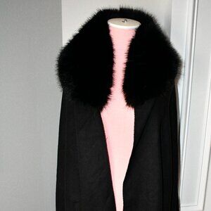 SASSO + SMYTH Black Cape with Faux Fur One Size #DRB2996BLK NWT